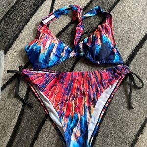 Brand new never worn size medium.